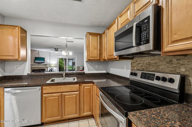 7701 BAYMEADOWS Circle W 1037, Jacksonville, FL 32256