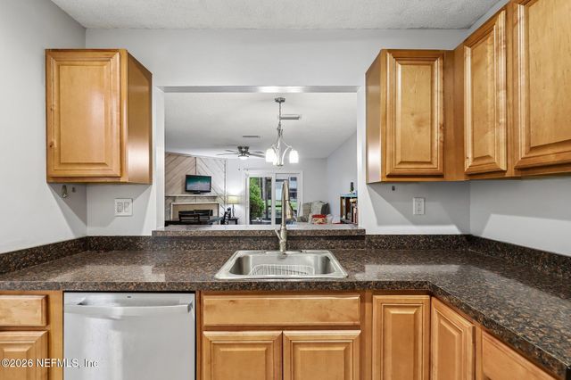 7701 BAYMEADOWS Circle W 1037, Jacksonville, FL 32256