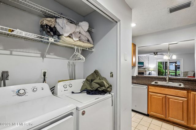 7701 BAYMEADOWS Circle W 1037, Jacksonville, FL 32256
