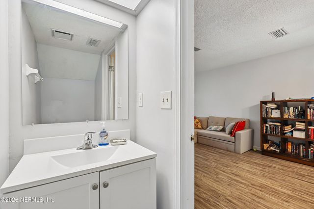 7701 BAYMEADOWS Circle W 1037, Jacksonville, FL 32256