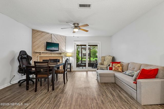 7701 BAYMEADOWS Circle W 1037, Jacksonville, FL 32256