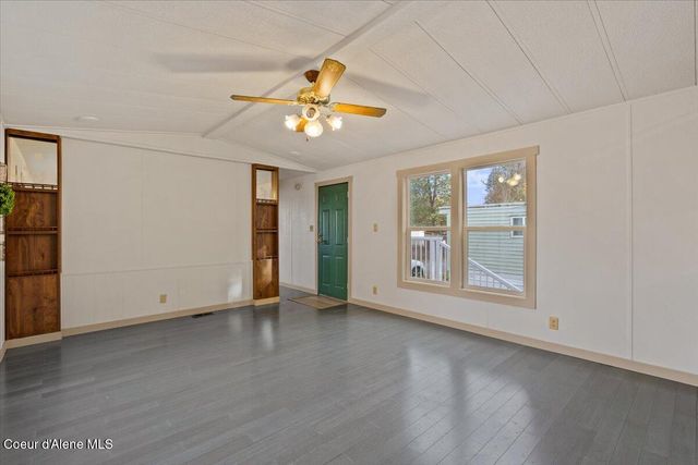 118 E MID TOWN LN, Hayden, ID 83835