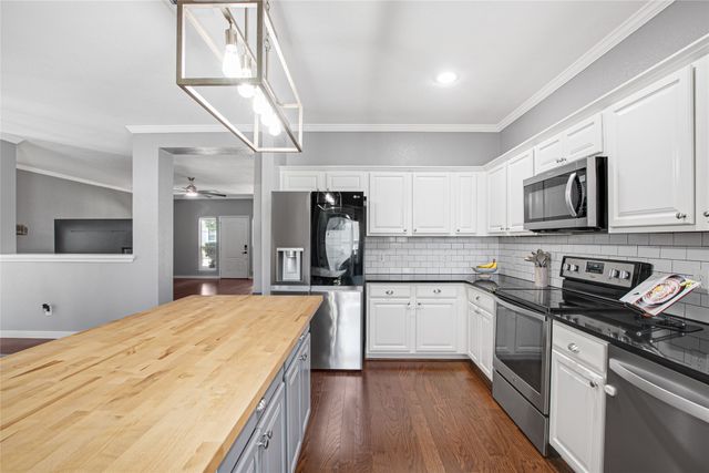 10956 Colonial Heights Lane, Fort Worth, TX 76179