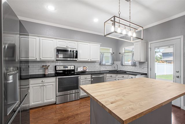 10956 Colonial Heights Lane, Fort Worth, TX 76179