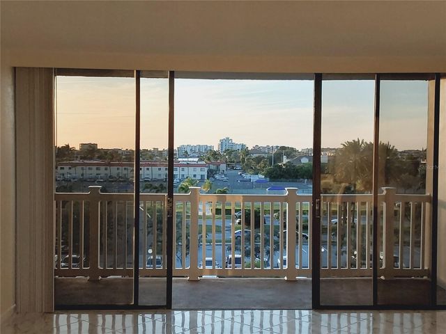 500 TREASURE ISLAND CAUSEWAY 502, Treasure Island, FL 33706