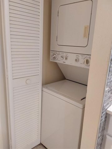 500 TREASURE ISLAND CAUSEWAY 502, Treasure Island, FL 33706