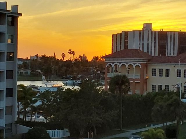 500 TREASURE ISLAND CAUSEWAY 502, Treasure Island, FL 33706
