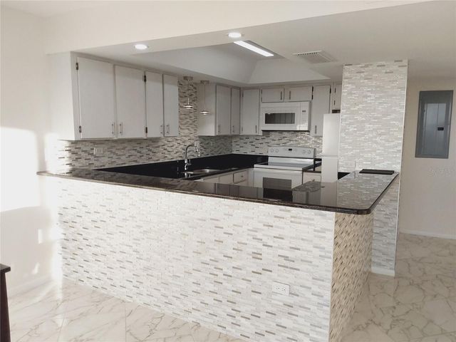 500 TREASURE ISLAND CAUSEWAY 502, Treasure Island, FL 33706