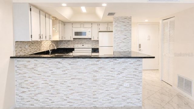 500 TREASURE ISLAND CAUSEWAY 502, Treasure Island, FL 33706