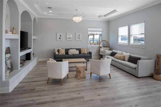 962 Meynig Drive, Crystal Beach, TX 77650