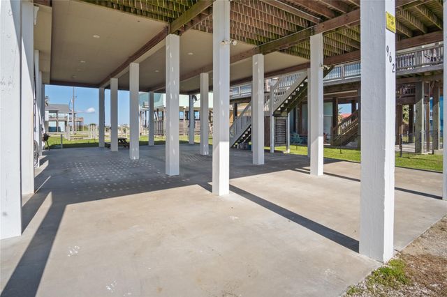 962 Meynig Drive, Crystal Beach, TX 77650