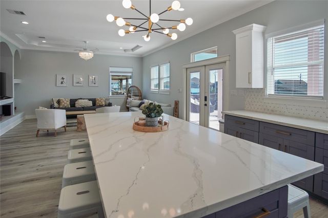 962 Meynig Drive, Crystal Beach, TX 77650