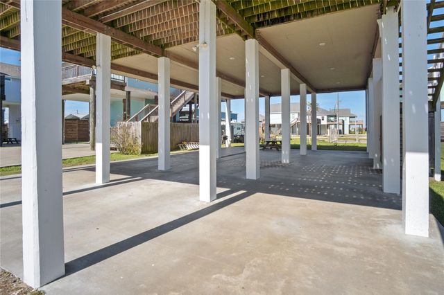 962 Meynig Drive, Crystal Beach, TX 77650