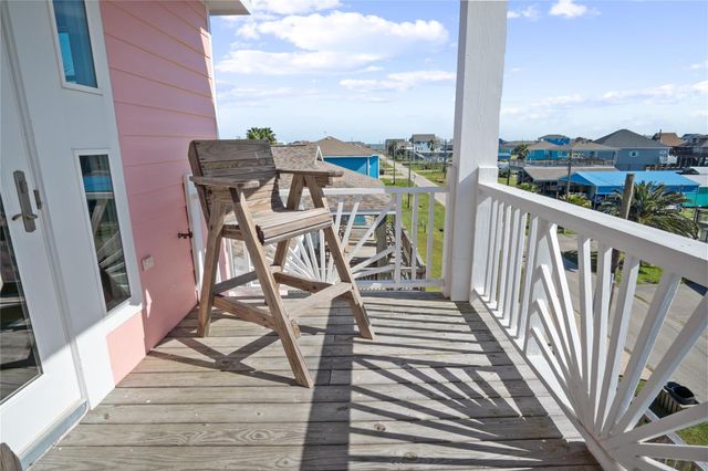 962 Meynig Drive, Crystal Beach, TX 77650