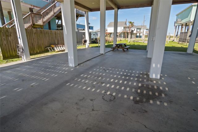 962 Meynig Drive, Crystal Beach, TX 77650