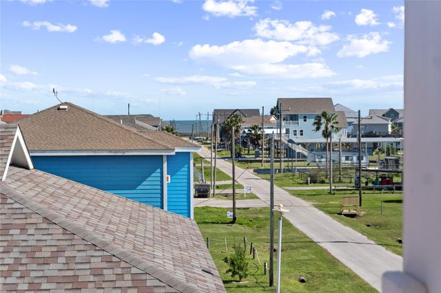962 Meynig Drive, Crystal Beach, TX 77650