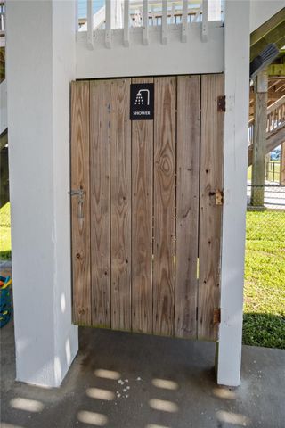 962 Meynig Drive, Crystal Beach, TX 77650