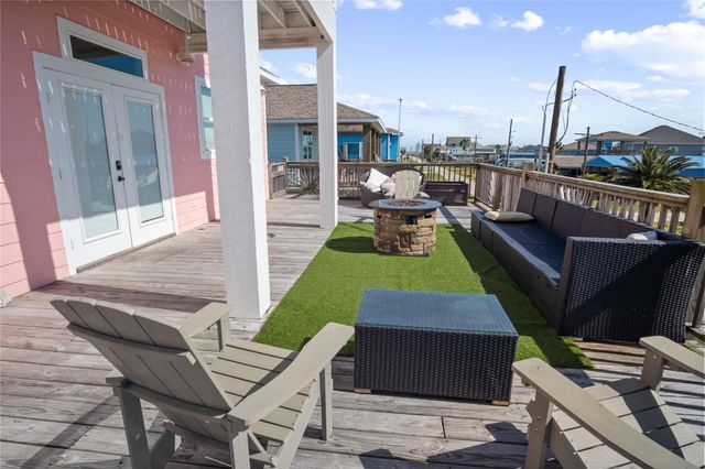 962 Meynig Drive, Crystal Beach, TX 77650