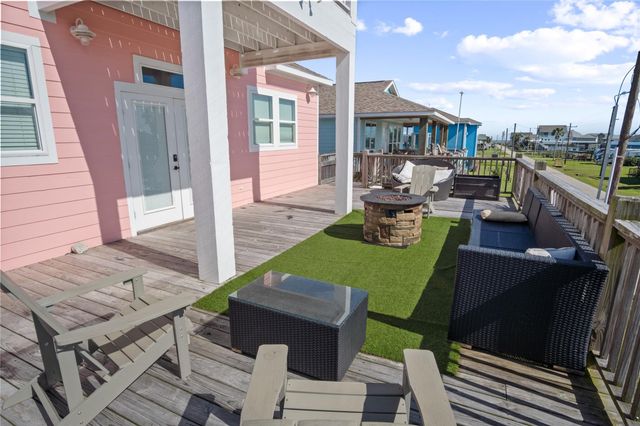 962 Meynig Drive, Crystal Beach, TX 77650