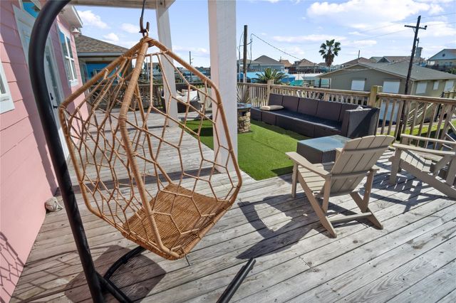 962 Meynig Drive, Crystal Beach, TX 77650