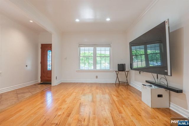 39 Summit Street, Ridgefield Park, NJ 07660