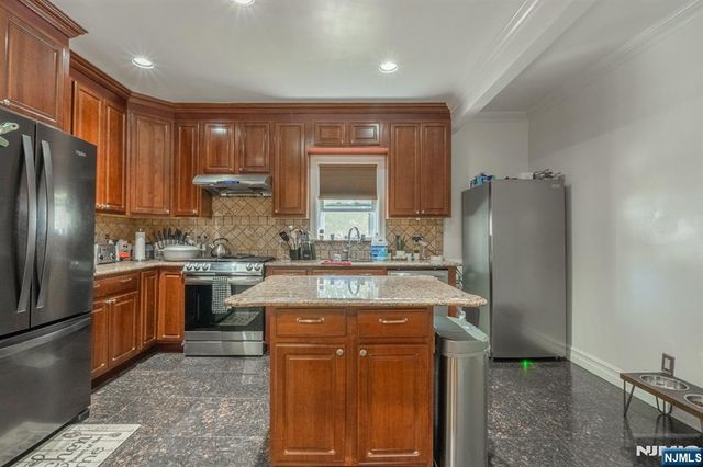 39 Summit Street, Ridgefield Park, NJ 07660