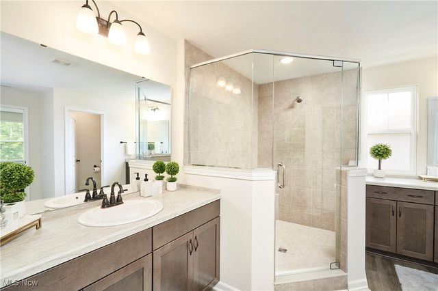 2865 Galway Drive, Brunswick Hills, OH 44212