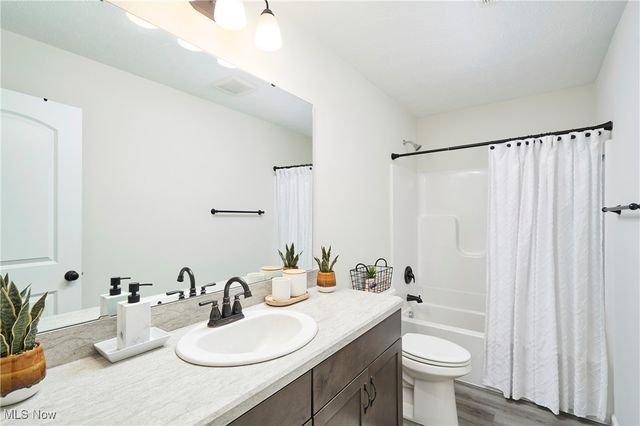 2865 Galway Drive, Brunswick Hills, OH 44212