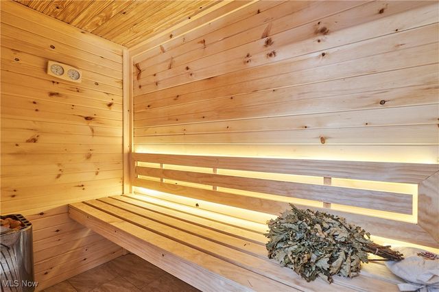 2865 Galway Drive, Brunswick Hills, OH 44212