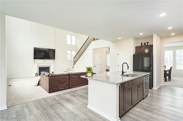 2865 Galway Drive, Brunswick Hills, OH 44212