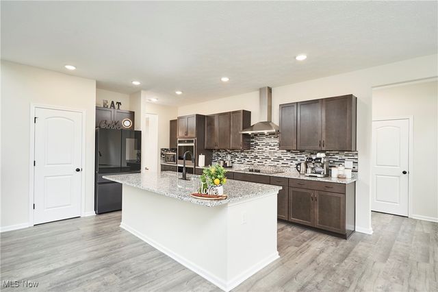 2865 Galway Drive, Brunswick Hills, OH 44212