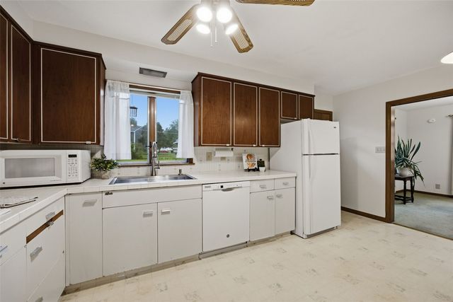 299 Red Fox Road SE, Cedar Rapids, IA 52403