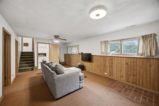 299 Red Fox Road SE, Cedar Rapids, IA 52403