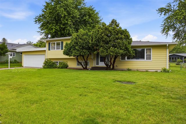 299 Red Fox Road SE, Cedar Rapids, IA 52403