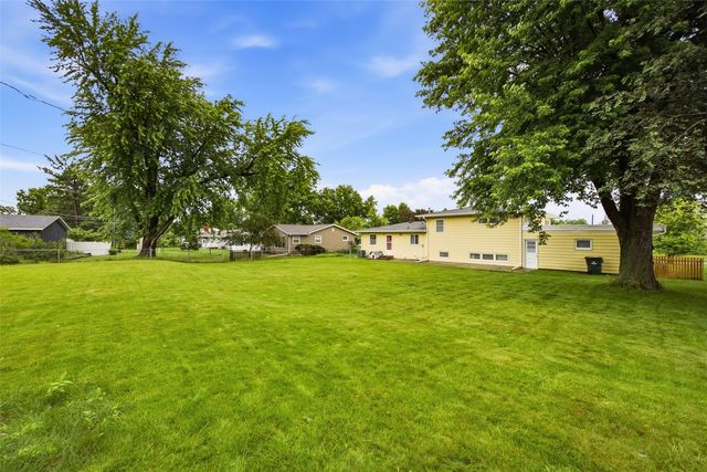 299 Red Fox Road SE, Cedar Rapids, IA 52403