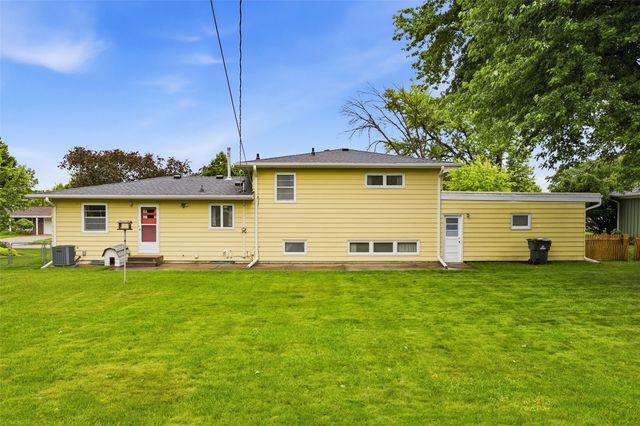 299 Red Fox Road SE, Cedar Rapids, IA 52403