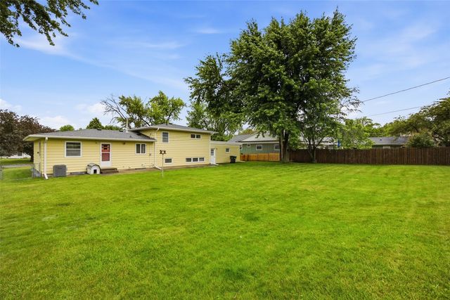 299 Red Fox Road SE, Cedar Rapids, IA 52403