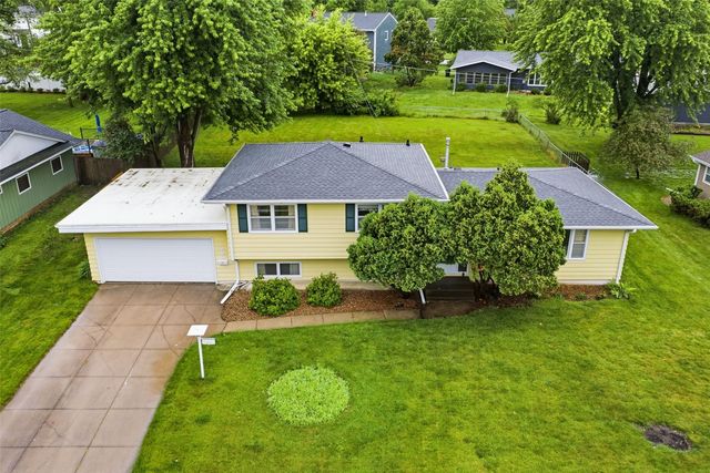299 Red Fox Road SE, Cedar Rapids, IA 52403