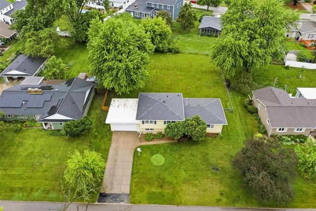 299 Red Fox Road SE, Cedar Rapids, IA 52403