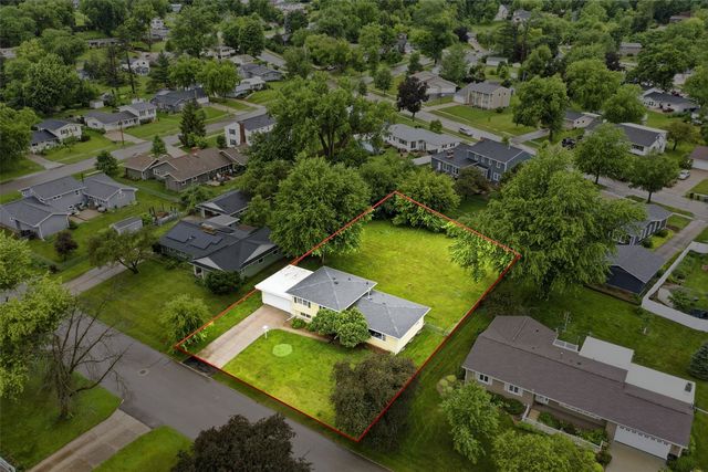299 Red Fox Road SE, Cedar Rapids, IA 52403