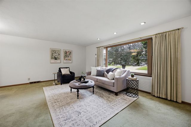 299 Red Fox Road SE, Cedar Rapids, IA 52403
