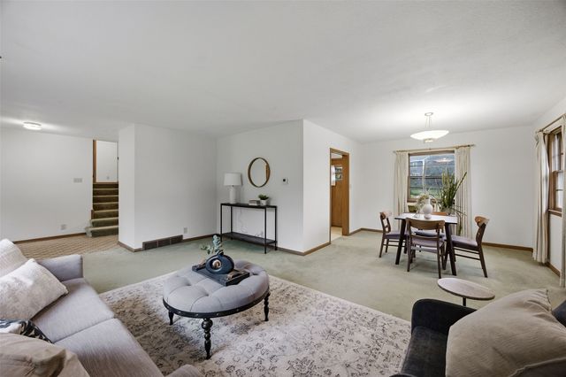 299 Red Fox Road SE, Cedar Rapids, IA 52403