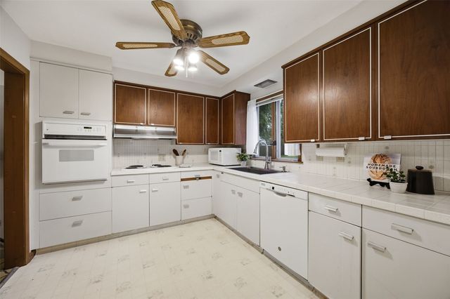 299 Red Fox Road SE, Cedar Rapids, IA 52403
