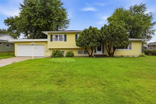 299 Red Fox Road SE, Cedar Rapids, IA 52403
