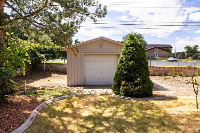 348 E 300 N, Centerville, UT 84014