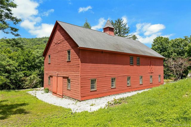 490 Peekskill Hollow Road, Putnam Valley, NY 10579