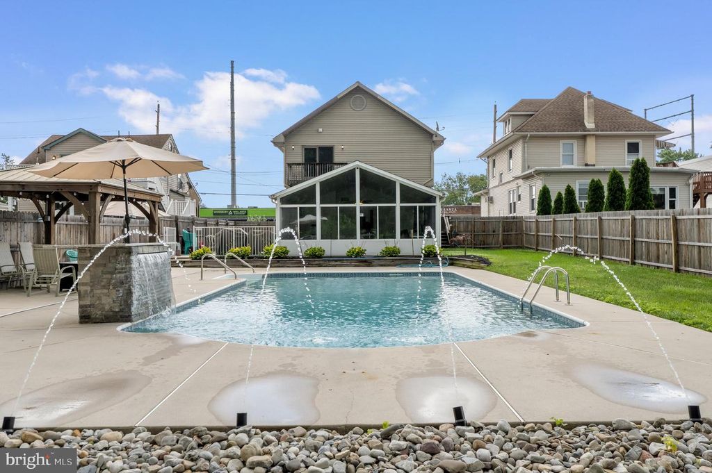 817 N BROAD ST, Woodbury, NJ 08096