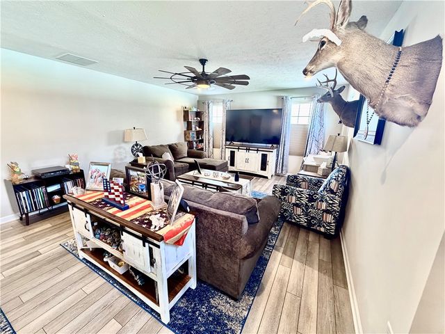 1017 Colonial Dr, Menallen Twp, PA 15401