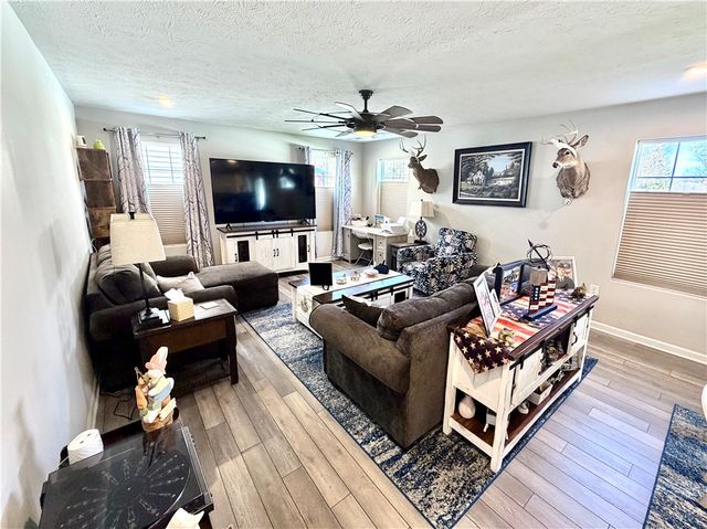 1017 Colonial Dr, Menallen Twp, PA 15401