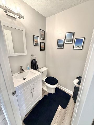 1017 Colonial Dr, Menallen Twp, PA 15401